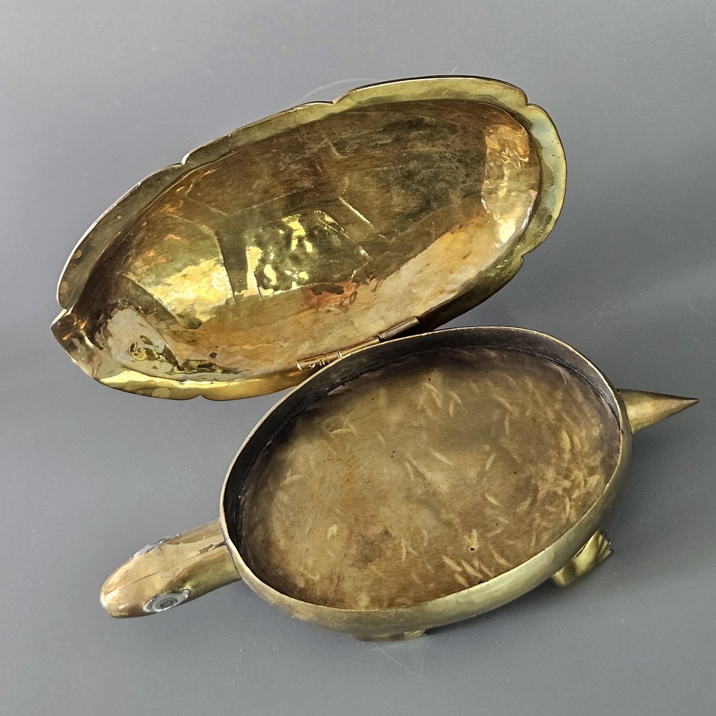 Beautiful Mid Century Brass Inlaid Abalone Tortoise Turtle Box