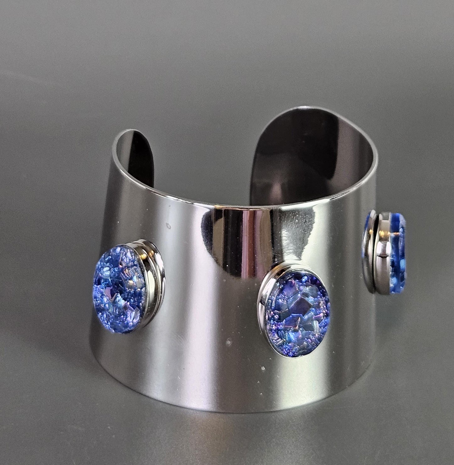 Vintage Sarah Coventry Wide Silver Tone Cuff Confetti Blue Lucite Jewel Bracelet