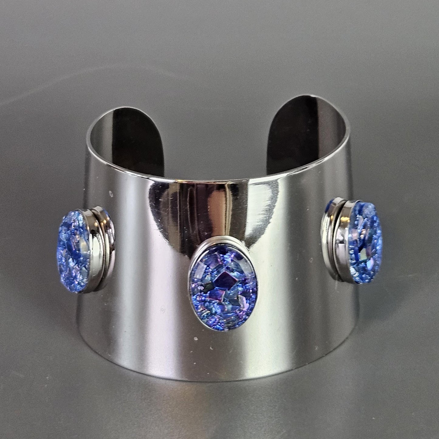 Vintage Sarah Coventry Wide Silver Tone Cuff Confetti Blue Lucite Jewel Bracelet