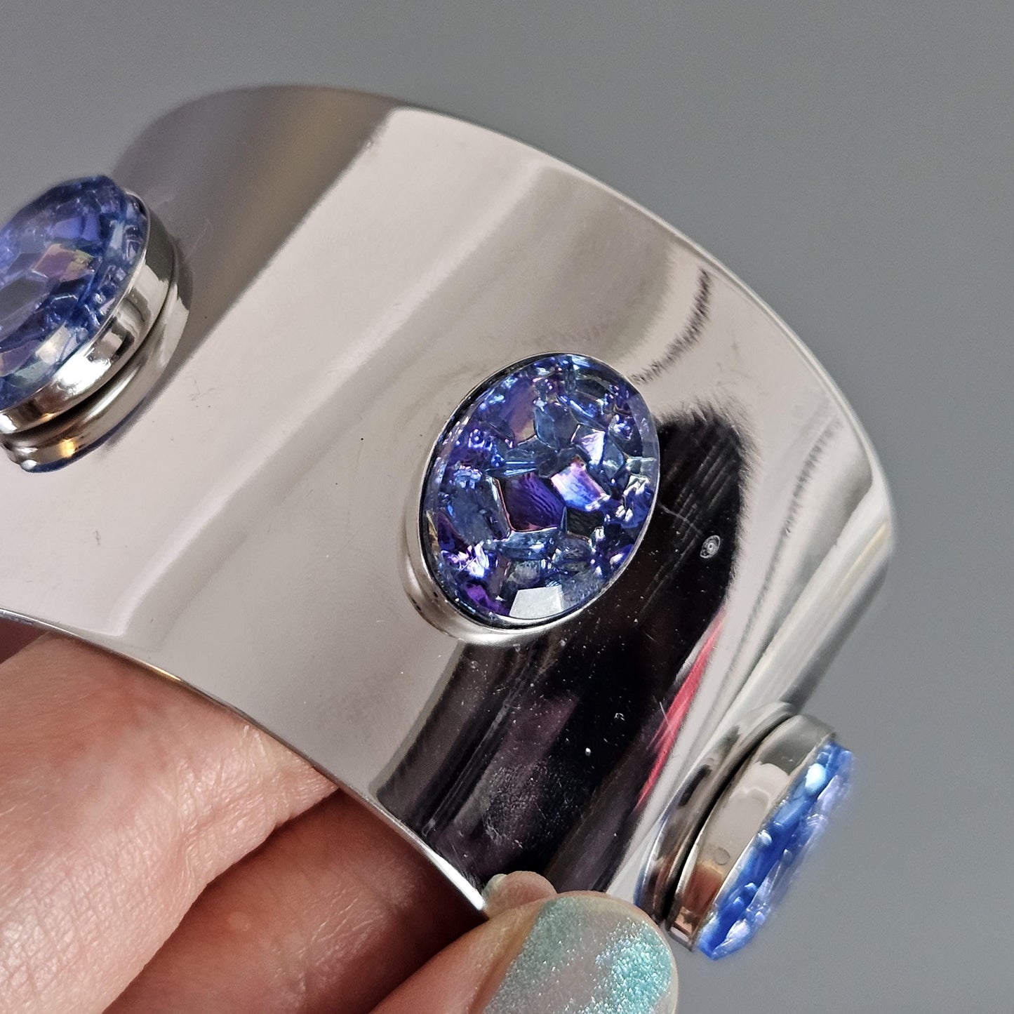 Vintage Sarah Coventry Wide Silver Tone Cuff Confetti Blue Lucite Jewel Bracelet