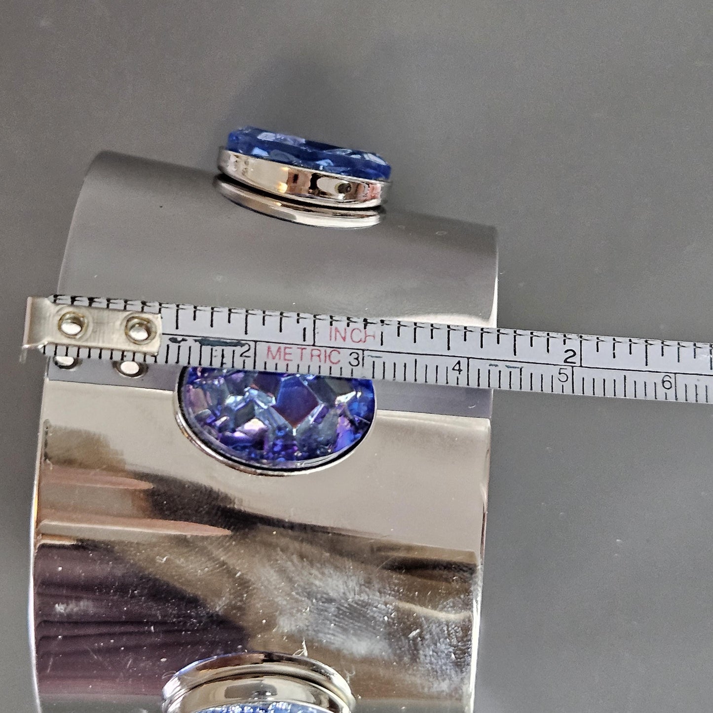 Vintage Sarah Coventry Wide Silver Tone Cuff Confetti Blue Lucite Jewel Bracelet