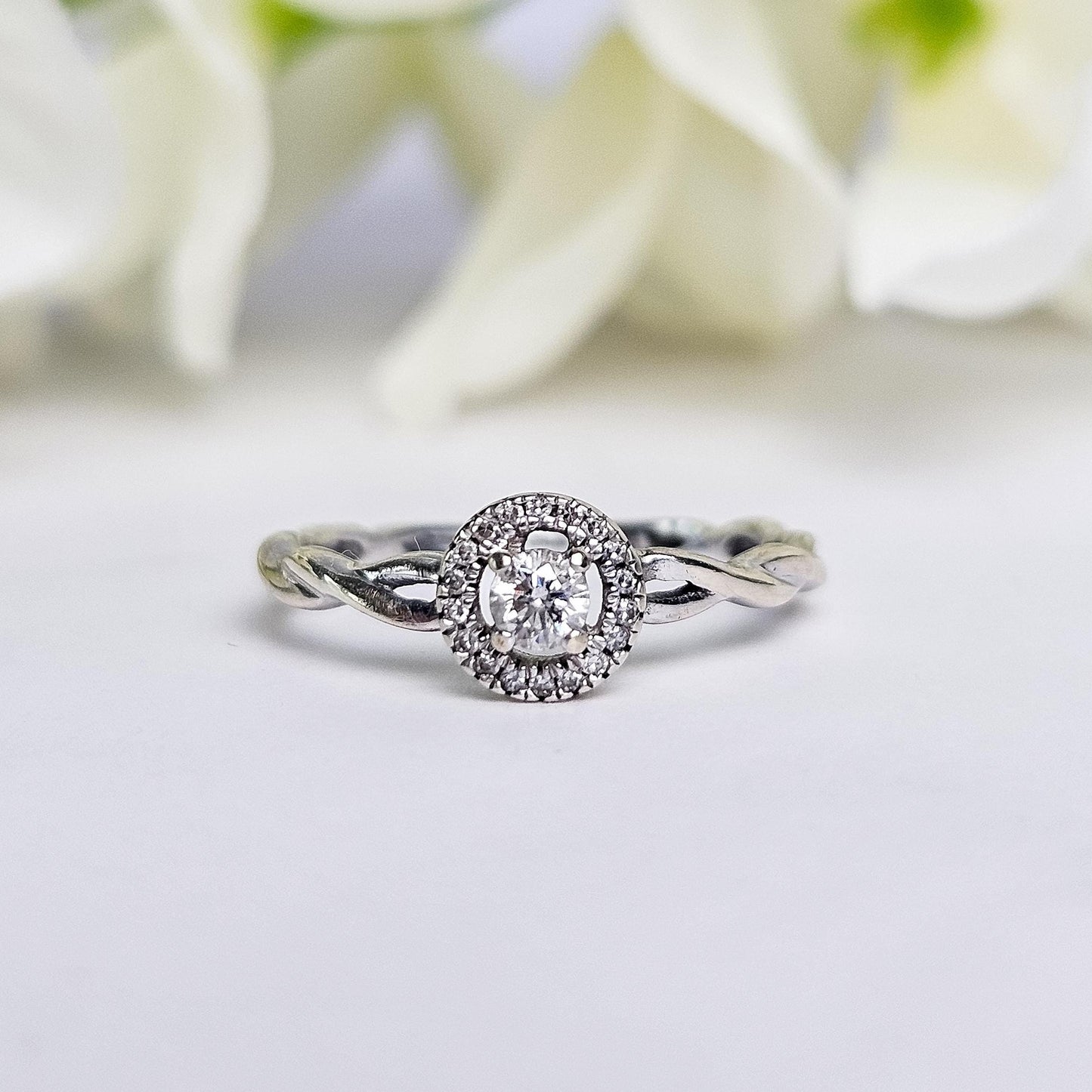 Engagement ring with diamonds 0.12 Carat. T.W. Clarity I - In 10K white gold