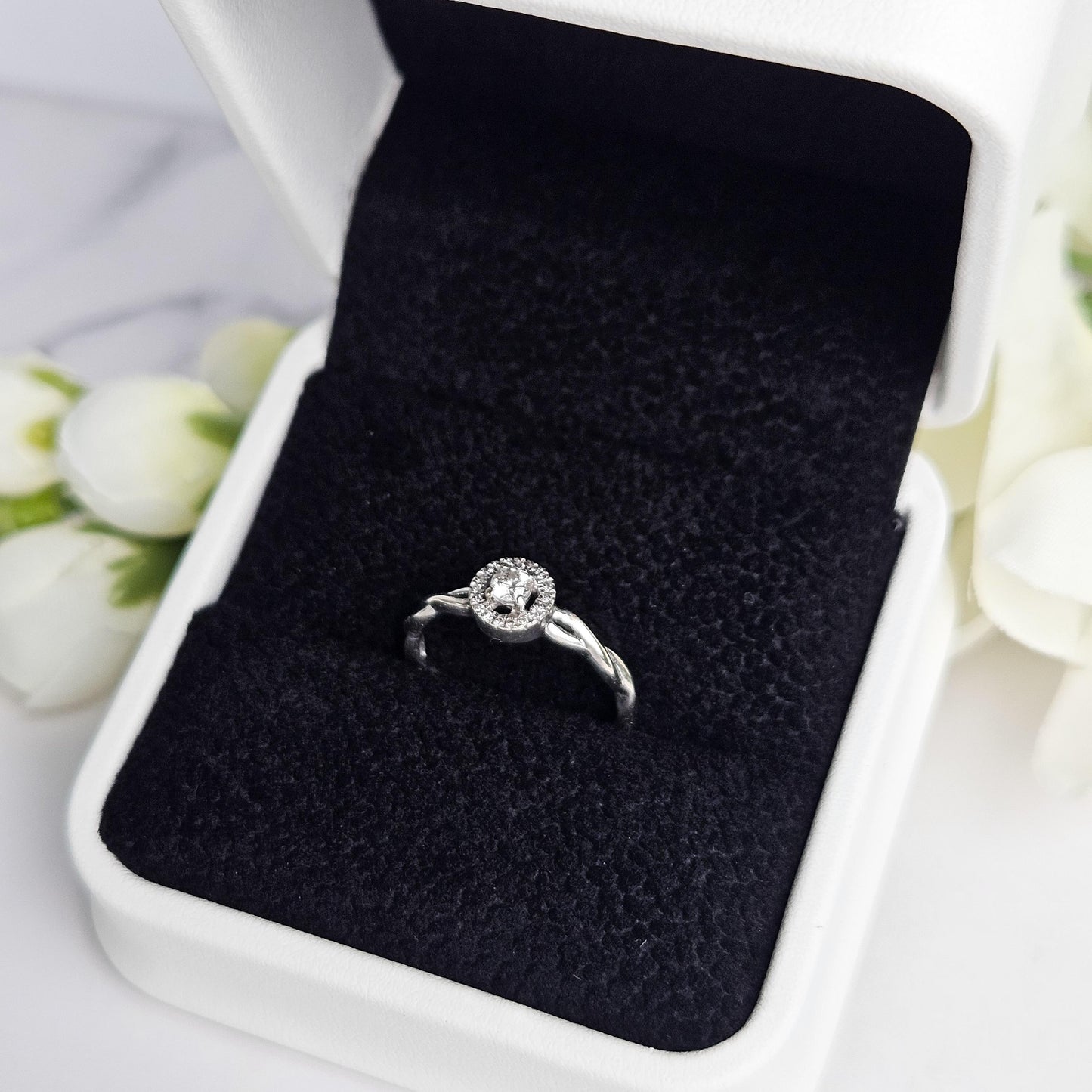 Engagement ring with diamonds 0.12 Carat. T.W. Clarity I - In 10K white gold