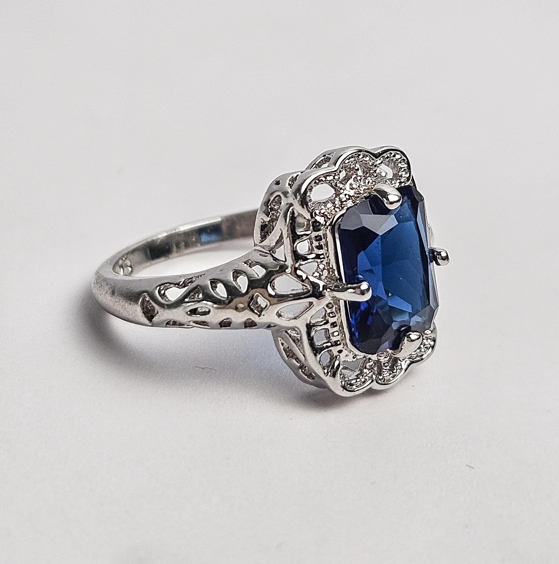 Vintage Blue Sapphire Engagement Ring – Sterling Silver Art Deco Style with Filigree Detailing