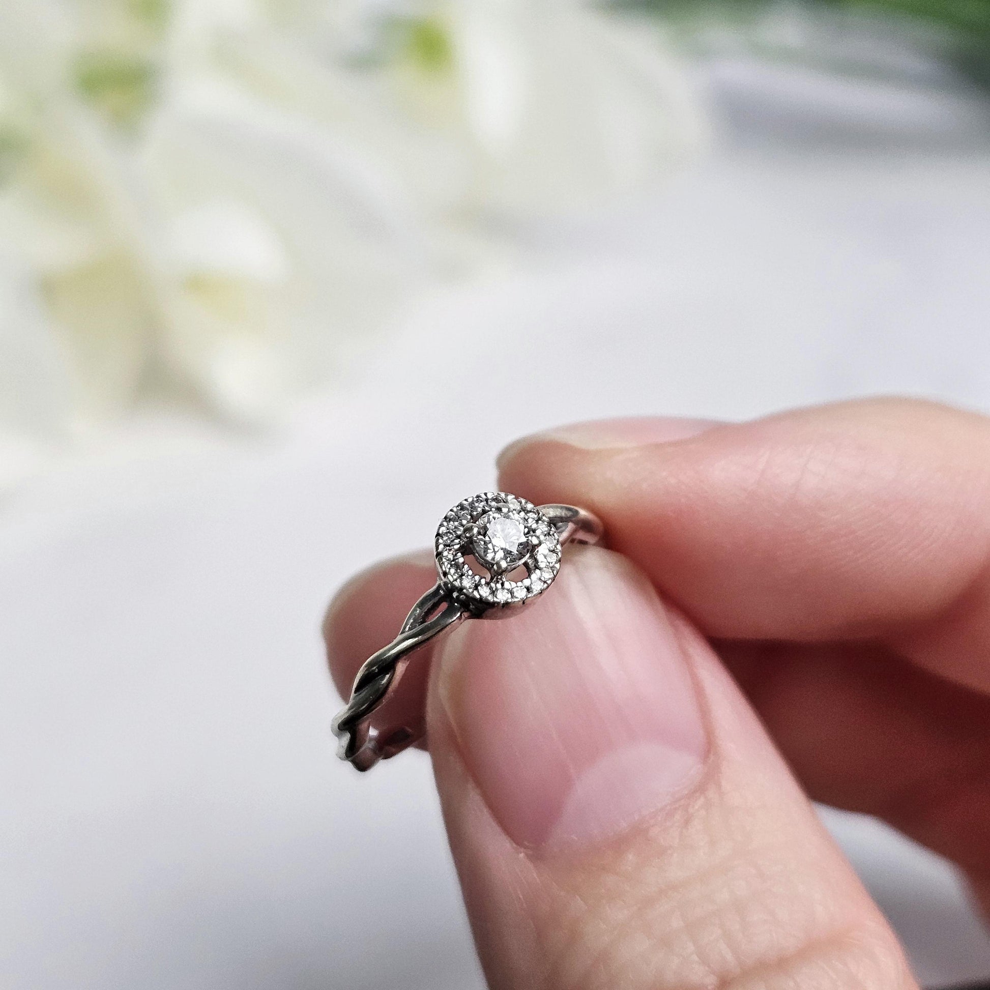 Engagement ring with diamonds 0.12 Carat. T.W. Clarity I - In 10K white gold