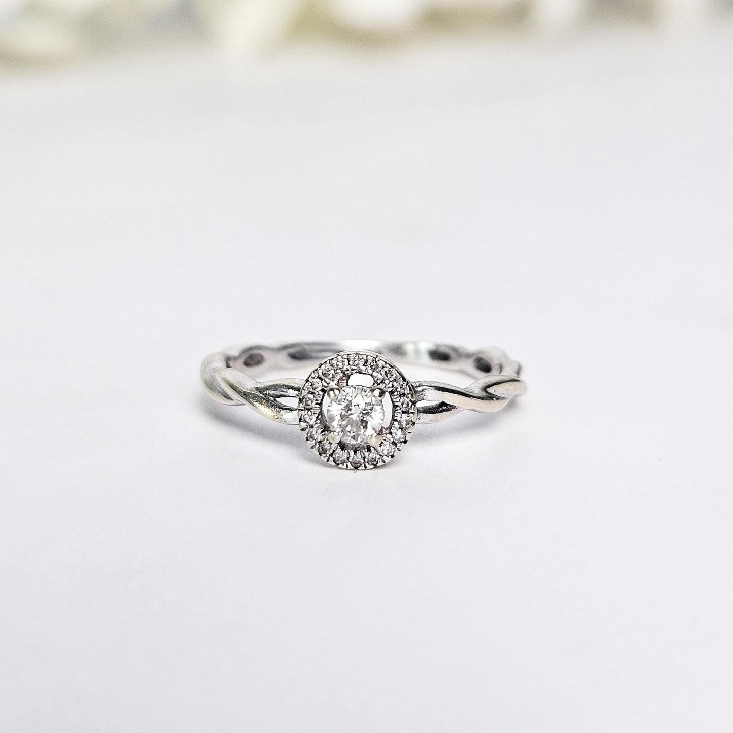 Engagement ring with diamonds 0.12 Carat. T.W. Clarity I - In 10K white gold